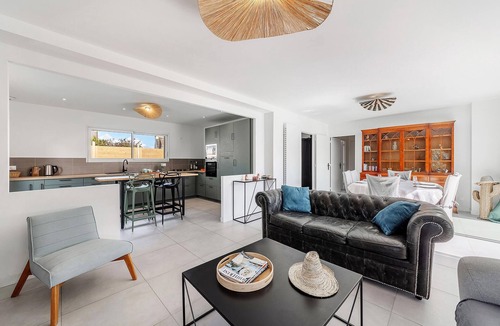 Saint-Meloir-des-Ondes House | Amazing home in Saint-Méloir-des-Ondes with WiFi