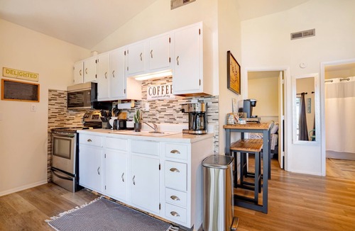 Sunrise Beach House | Amazing Full View of Cove - Privacy - Relaxation