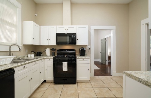 Eastside Promise Neighborhood Cottage | Amazing Fully Fenced Home Only 5 Mins From Downtown