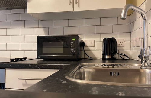 Highams Park Apartment | Amazing Garden Studio No.1