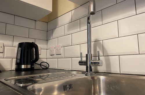 Highams Park Apartment | Amazing Garden Studio No.1