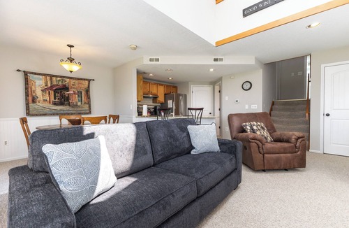 The Galena Territory Villa | Amazing Golf Views, Fireplace & Pool Access!