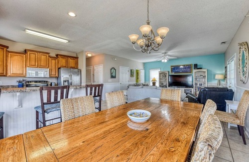 Garden City House | Amazing Grace - Five Bedroom, Five Bathroom Pet Friendly House