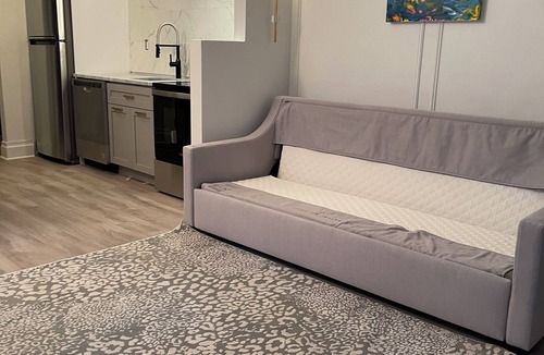 Olde Town Augusta Apartment | Amazing HGTV Designer King bedrm unit with zero gravity bed and king sofa bed