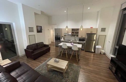 Jamaica Plain Apartment | AMAZING High Ceiling 3 BED/2 BATH Water view