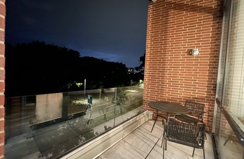 Jamaica Plain Apartment | AMAZING High Ceiling 3 BED/2 BATH Water view