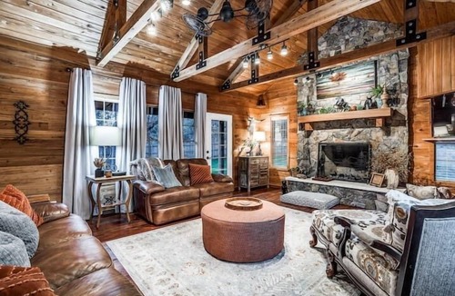 Leander Cabin | Amazing Hill Country Experience, Cabin on 14 Acres