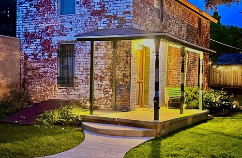 Raton Apartment | Amazing Historic 1800s Carriage House