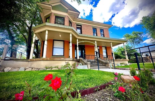 Raton Apartment | Amazing Historic 1800s Carriage House