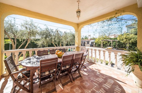 La Pobla de Vallbona House | Amazing home in Urbanización La Sima