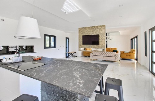 Pont-Saint-Esprit House | Amazing home in Pont Saint Esprit