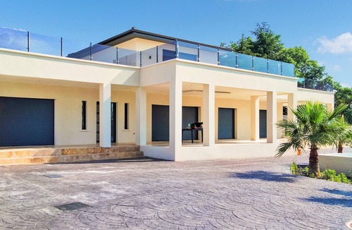Pont-Saint-Esprit House | Amazing home in Pont Saint Esprit