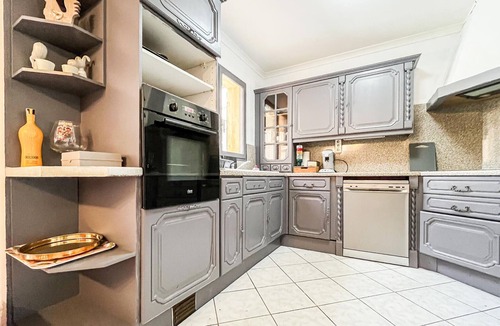 Vers-Pont-du-Gard House | Amazing home in Vers-Pont-Du-Gard with WiFi