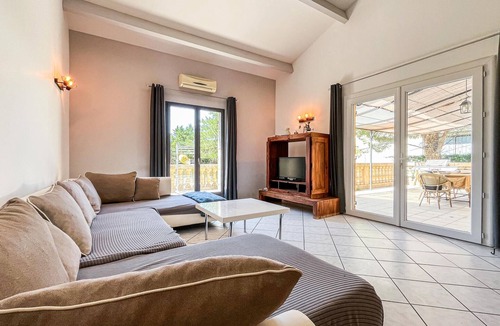 Vers-Pont-du-Gard House | Amazing home in Vers-Pont-Du-Gard with WiFi