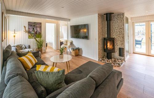 Oster Somarken House | Amazing Home In Aakirkeby With Wifi