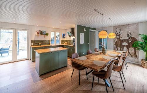 Oster Somarken House | Amazing Home In Aakirkeby With Wifi