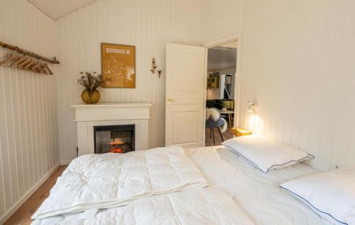 Oster Somarken House | Amazing Home In Aakirkeby With Wifi