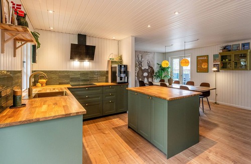 Oster Somarken House | Amazing home in Aakirkeby with WiFi