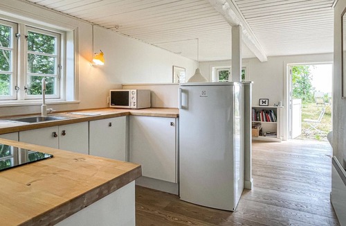 Akirkeby House | Amazing home in Aakirkeby with WiFi