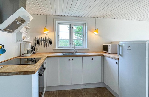 Akirkeby House | Amazing home in Aakirkeby with WiFi