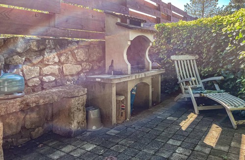 Aramon House | Amazing home in Aramon with swimming pool