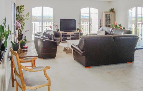 Arnaud-Guilhem House | Amazing Home In Arnaud-Guilhem