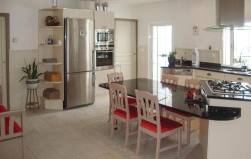 Arnaud-Guilhem House | Amazing Home In Arnaud-Guilhem