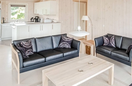 Asserballeskov House | Amazing home in Augustenborg with sauna