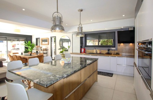 Avignon House | Amazing home in Avignon with kitchen