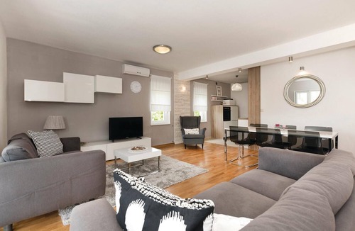 Drnis House | Amazing home in Badanj with private swimming pool, can be inside or outside