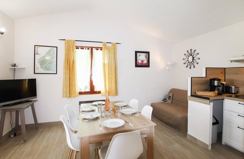 Bessas House | Amazing home in Bessas with heated swimming pool