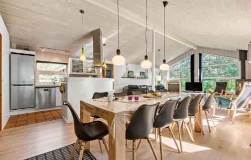 Ho House | Amazing Home In Blåvand With Kitchen