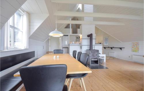 Blavand Strand House | Amazing Home In Blåvand With Wifi