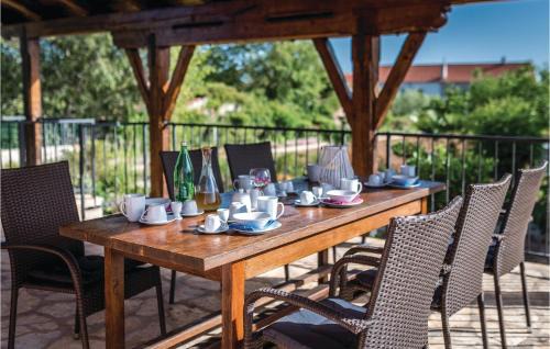 Cista Velika House | Amazing Home In Cista Velika