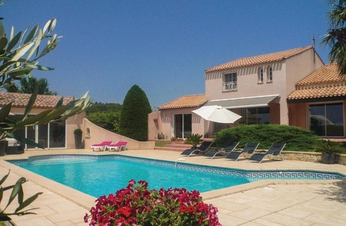 Creissan House | Amazing home in Creissan with 3 Bedrooms, WiFi and Outdoor swimming pool