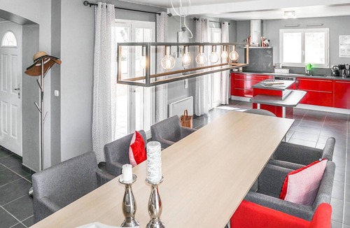 Cruzy House | Amazing home in Cruzy