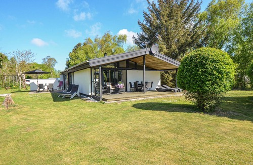 Øer Strand House | Amazing home in Ebeltoft with sauna