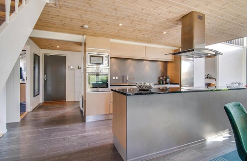 Vibæk Strand House | Amazing home in Ebeltoft with WiFi