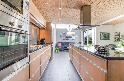 Vibæk Strand House | Amazing home in Ebeltoft with WiFi