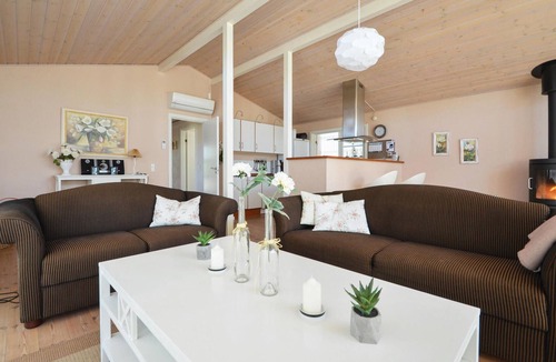 Egsmark Strand House | Amazing home in Ebeltoft with kitchen