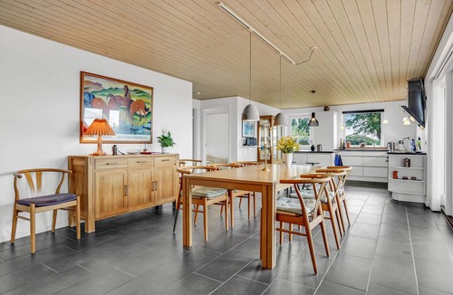 Øer Strand House | Amazing home in Ebeltoft with kitchen