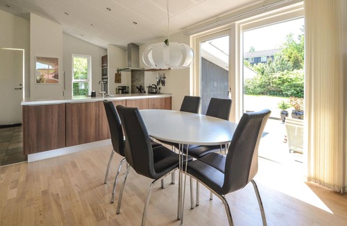Ebeltoft House | Amazing home in Ebeltoft with kitchen