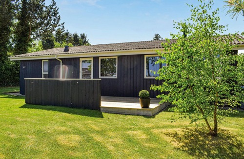 Ebeltoft House | Amazing home in Ebeltoft with kitchen