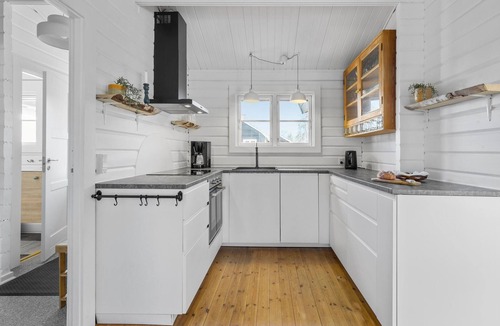 Øer Strand House | Amazing home in Ebeltoft with sauna