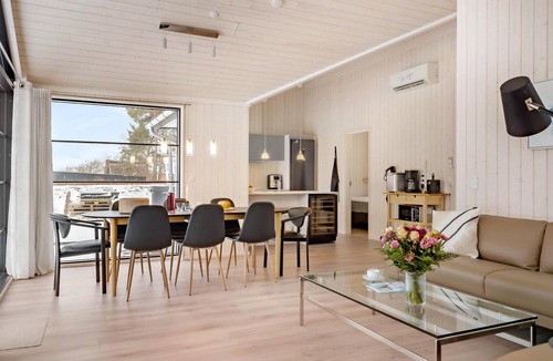 Lyngsbæk Strand House | Amazing home in Ebeltoft with kitchen