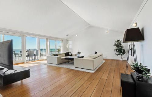 Handrup Strand House | Amazing Home In Ebeltoft With Wifi