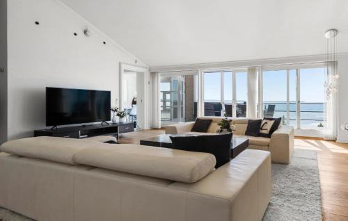 Handrup Strand House | Amazing Home In Ebeltoft With Wifi