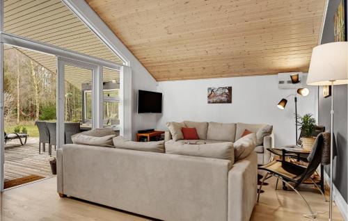 Øksenmølle House | Amazing Home In Ebeltoft With Wifi