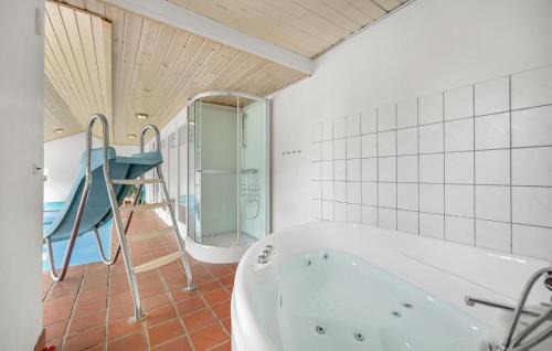 Vibæk Strand House | Amazing Home In Ebeltoft With Sauna