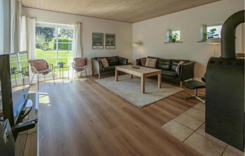 Egsmark Strand House | Amazing Home In Ebeltoft With Wifi